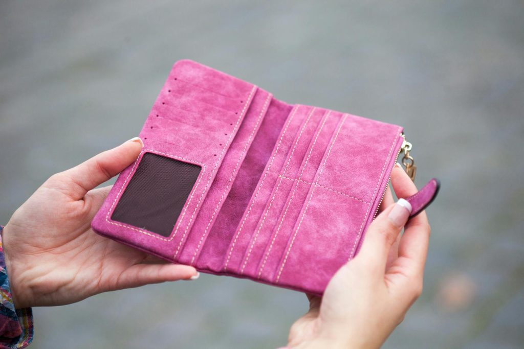 How to Utilize Feng Shui to Choose Your Wallet Shade